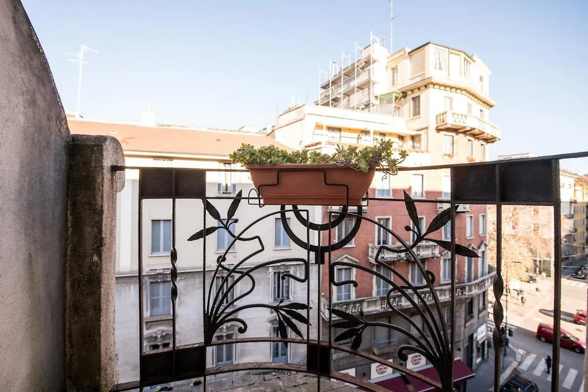 Shortmi Buenos Aires Apartment Milan Italy