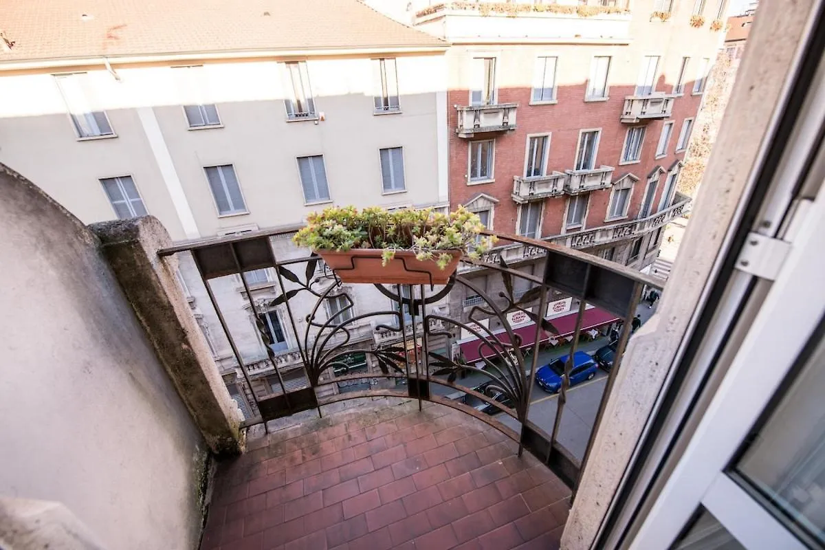 Shortmi Buenos Aires Apartment Milan Italy